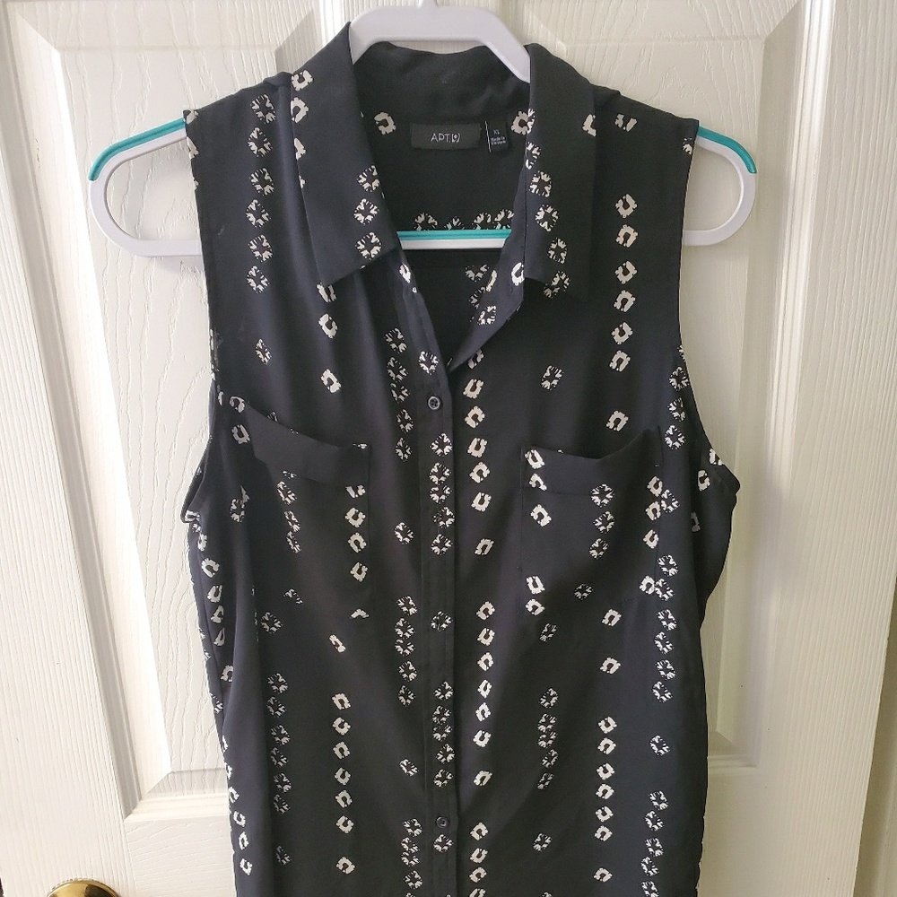 Apt 9 sleeveless button down blouse